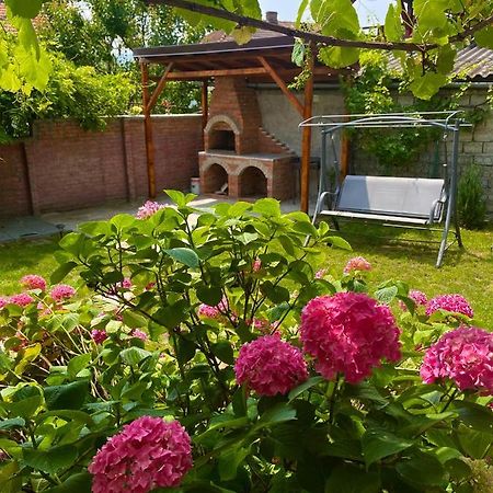 Holiday Home Esku Orşova エクステリア 写真