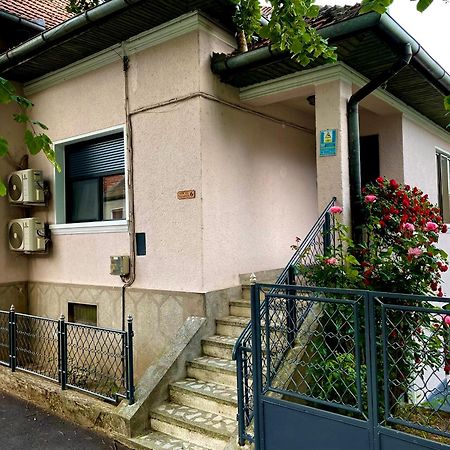 Holiday Home Esku Orşova エクステリア 写真