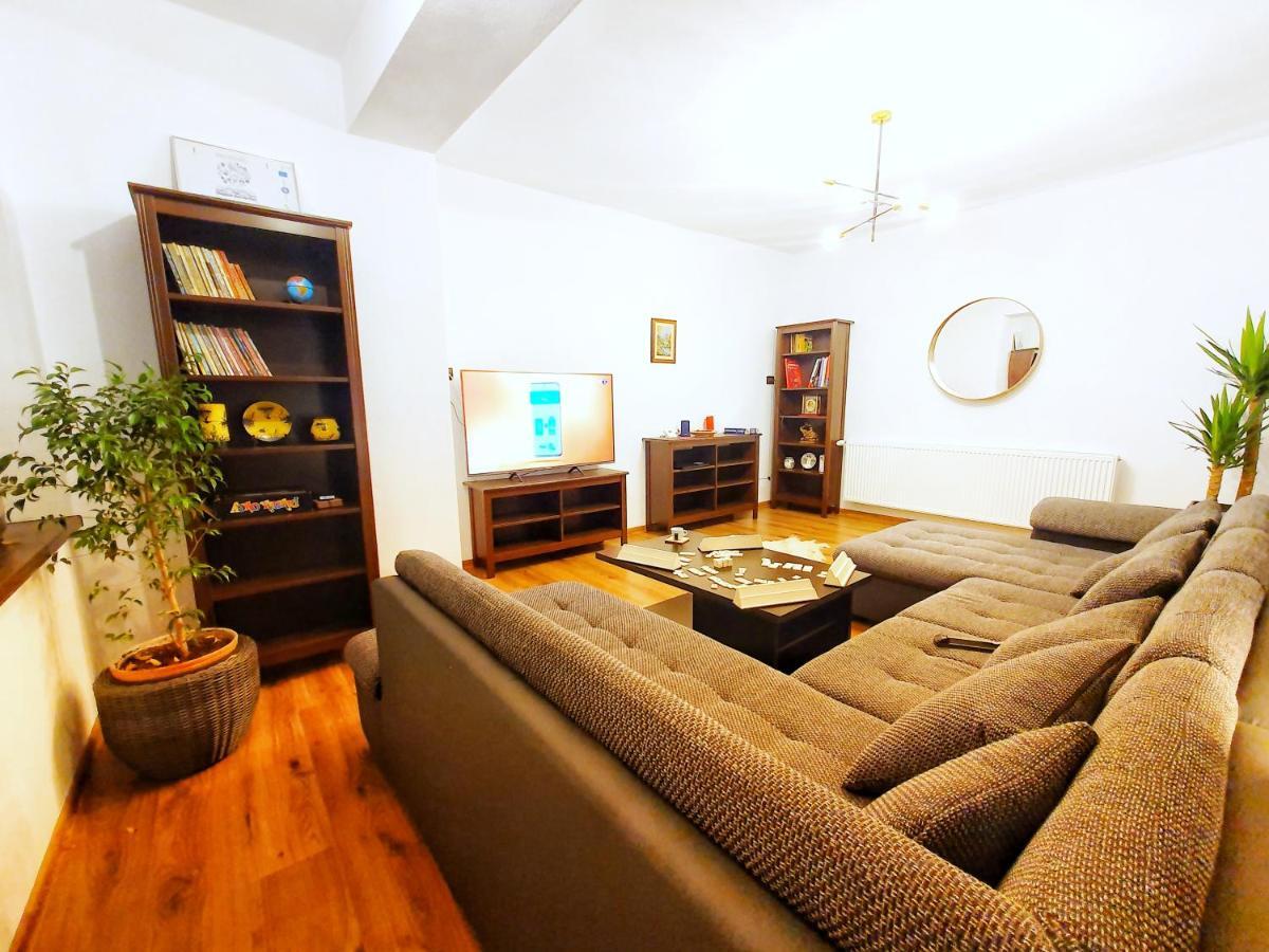 Holiday Home Esku Orşova エクステリア 写真